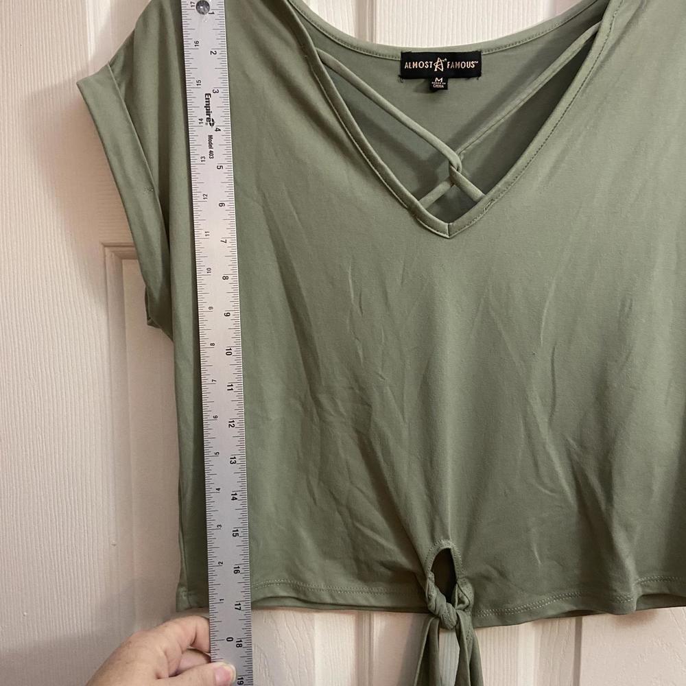 Almost Famous Crop Top Green Size Medium - Picture 5 of 6